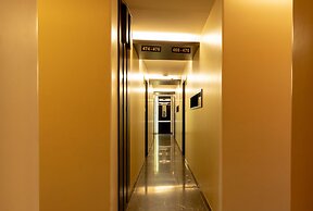 The Majlis Hotel - Near Taj Hotel Colaba