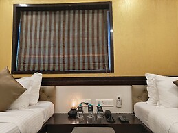 The Majlis Hotel - Near Taj Hotel Colaba