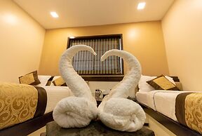 The Majlis Hotel - Near Taj Hotel Colaba