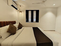 The Majlis Hotel - Near Taj Hotel Colaba