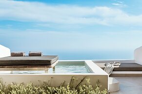 NĒRO Light-Filled Suites