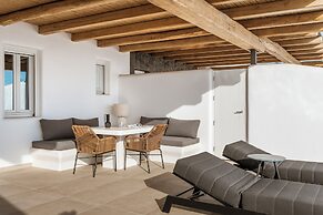 NĒRO Light-Filled Suites