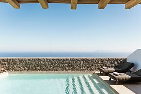 NĒRO Light-Filled Suites