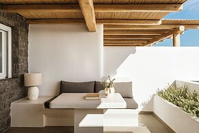 NĒRO Light-Filled Suites