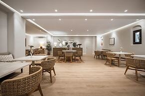 NĒRO Light-Filled Suites