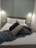 Atelier Deluxe Apt Must