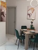 Atelier Deluxe Apt Must