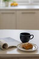 Modern Two-bedroom Warsaw by Renters