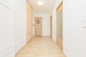 Modern Two-bedroom Warsaw by Renters