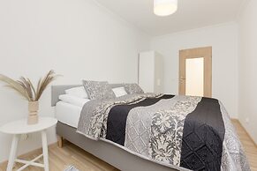 Modern Two-bedroom Warsaw by Renters