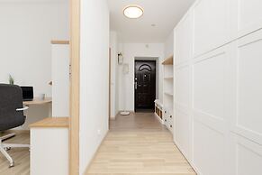 Modern Two-bedroom Warsaw by Renters