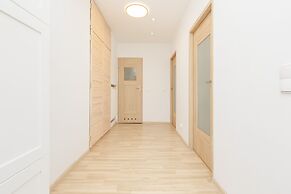 Modern Two-bedroom Warsaw by Renters