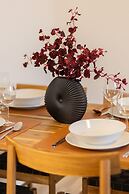 Modern Two-bedroom Warsaw by Renters