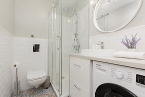 Modern Two-bedroom Warsaw by Renters