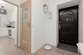 Modern Two-bedroom Warsaw by Renters
