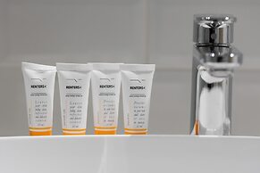 Modern Two-bedroom Warsaw by Renters