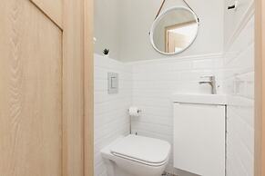 Modern Two-bedroom Warsaw by Renters