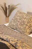 Modern Two-bedroom Warsaw by Renters