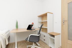 Modern Two-bedroom Warsaw by Renters