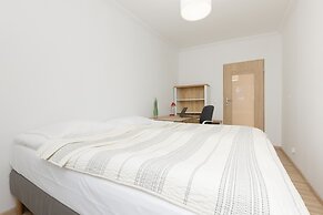 Modern Two-bedroom Warsaw by Renters