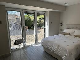 Beautiful 1-bed Studio in Bourne end