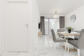 Wilanów Balcony & Parking by Renters