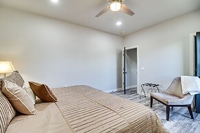 Near Shangri-la: Lake-view Monkey Island Home!