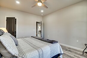 Near Shangri-la: Lake-view Monkey Island Home!