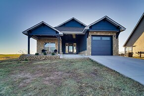 Near Shangri-la: Lake-view Monkey Island Home!