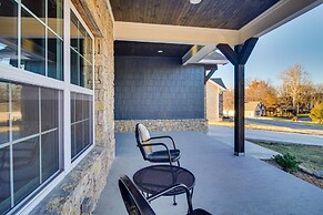 Near Shangri-la: Lake-view Monkey Island Home!