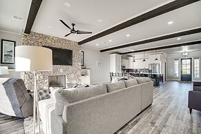 Near Shangri-la: Lake-view Monkey Island Home!