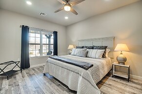 Near Shangri-la: Lake-view Monkey Island Home!