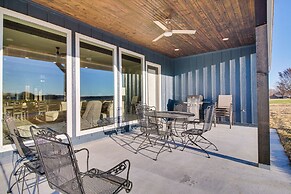 Near Shangri-la: Lake-view Monkey Island Home!