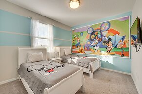 8 Mi to Disney: Spacious Home w/ Pool in Kissimmee