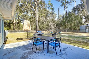 Pet-friendly Florida Escape w/ Patio & Fire Pit!