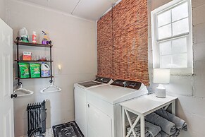 Pet-friendly Florida Escape w/ Patio & Fire Pit!