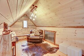 Peaceful Hiker's Hideaway w/ Deck on 1 Acre!