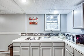 Shawnee Vacation Rental ~ 11 Mi to Kansas City!