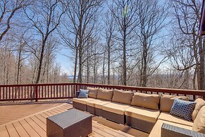 Secluded Adirondack Cabin ~ 5 Mi to Sacandaga Lake