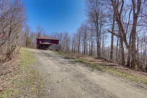 Secluded Adirondack Cabin ~ 5 Mi to Sacandaga Lake