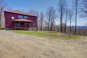 Secluded Adirondack Cabin ~ 5 Mi to Sacandaga Lake