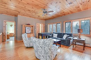 Secluded Adirondack Cabin ~ 5 Mi to Sacandaga Lake