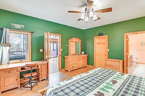 Secluded Adirondack Cabin ~ 5 Mi to Sacandaga Lake