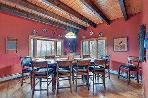 Secluded Adirondack Cabin ~ 5 Mi to Sacandaga Lake
