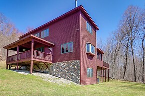Secluded Adirondack Cabin ~ 5 Mi to Sacandaga Lake