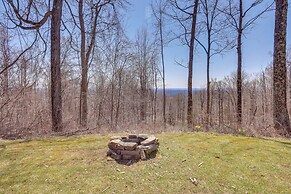 Secluded Adirondack Cabin ~ 5 Mi to Sacandaga Lake