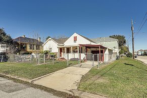 Galveston Vacation Rental: 2 Mi to Pleasure Pier!