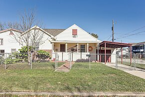 Galveston Vacation Rental: 2 Mi to Pleasure Pier!