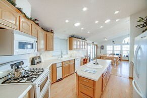 North Lakeport Home on Clear Lake: Boat + Unwind!