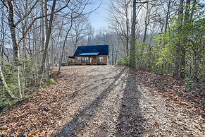 Bryson City Cabin: Deck & Mountain-view Hot Tub